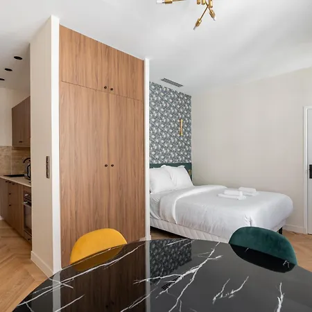 Апартаменты Cozy For 2 Near Bastille *